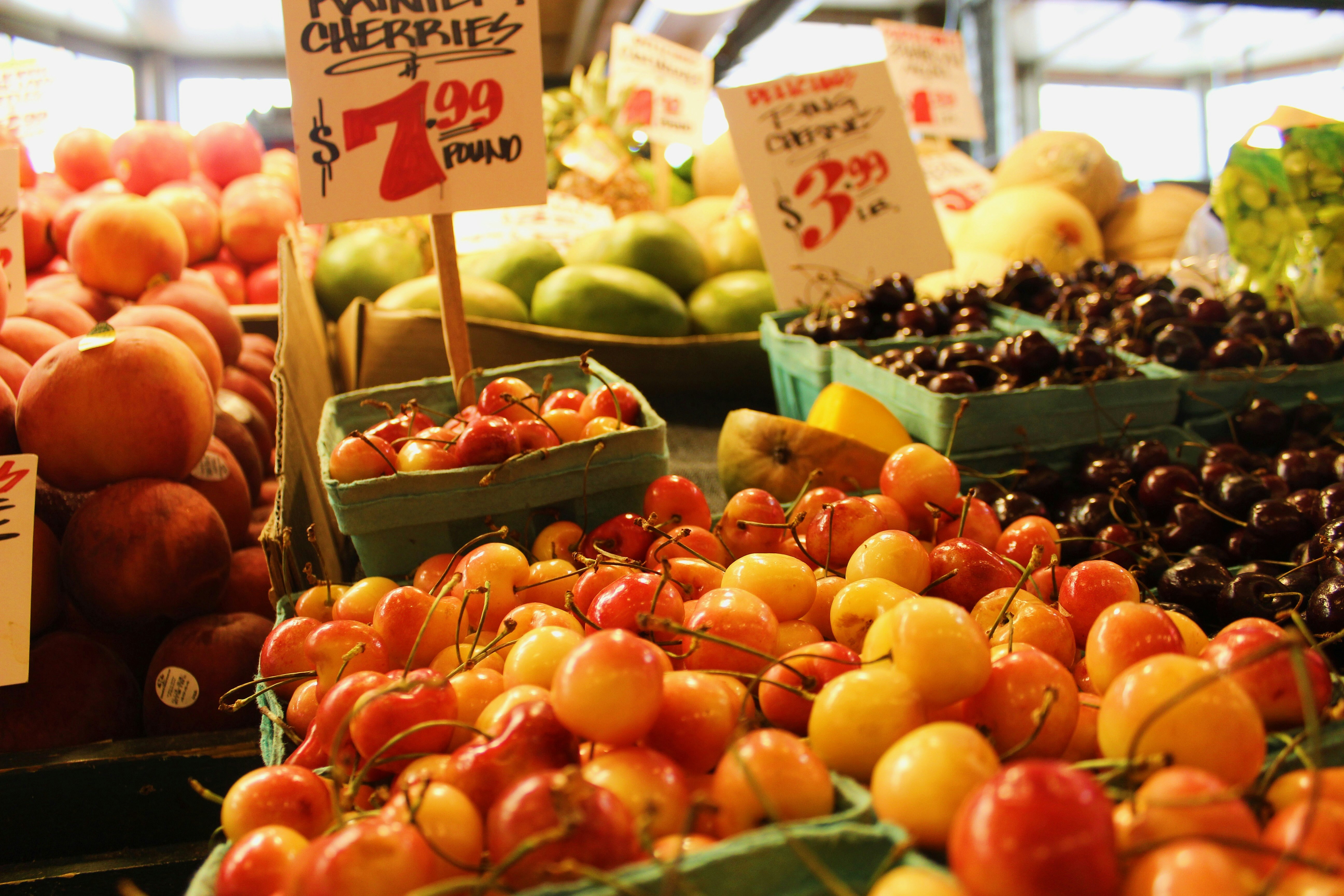 red and yellow apple fruits on display